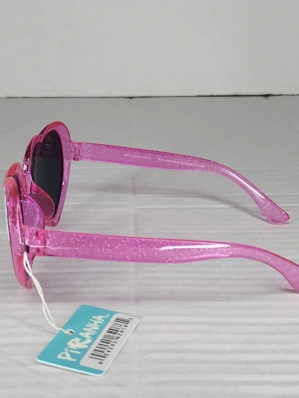 New Kidz Piranha 62076 Heart Shaped Pink Glitter Sunglasses UVA UVB Protection